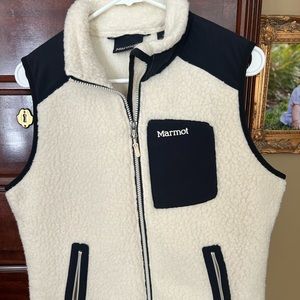 Marmot cream/black fleece vest. Size medium. EUC